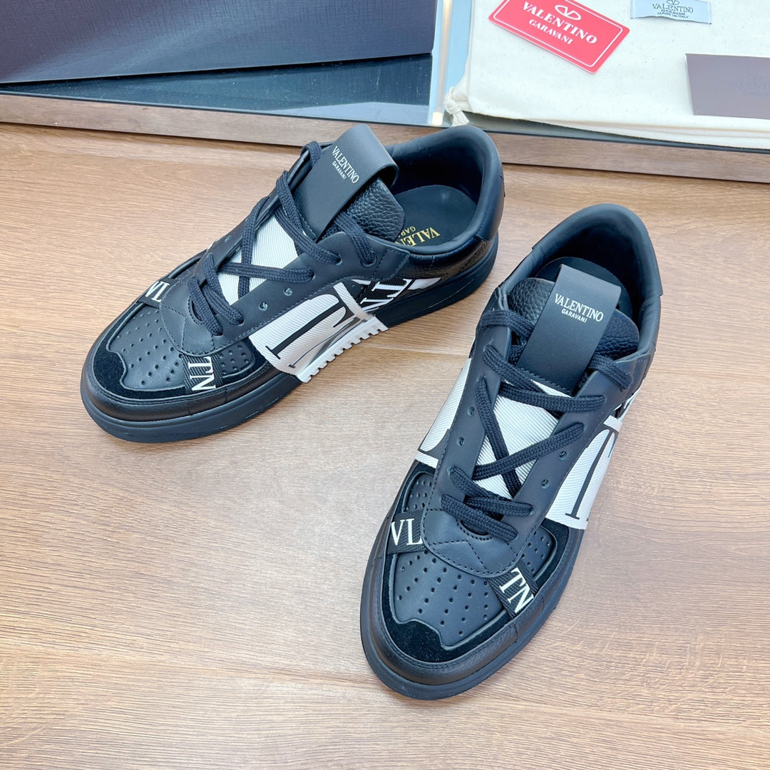 VL7N LOW-TOP BLACK CALFSKIN AND WHITE FABRIC SNEAKER WITH BANDS - 35