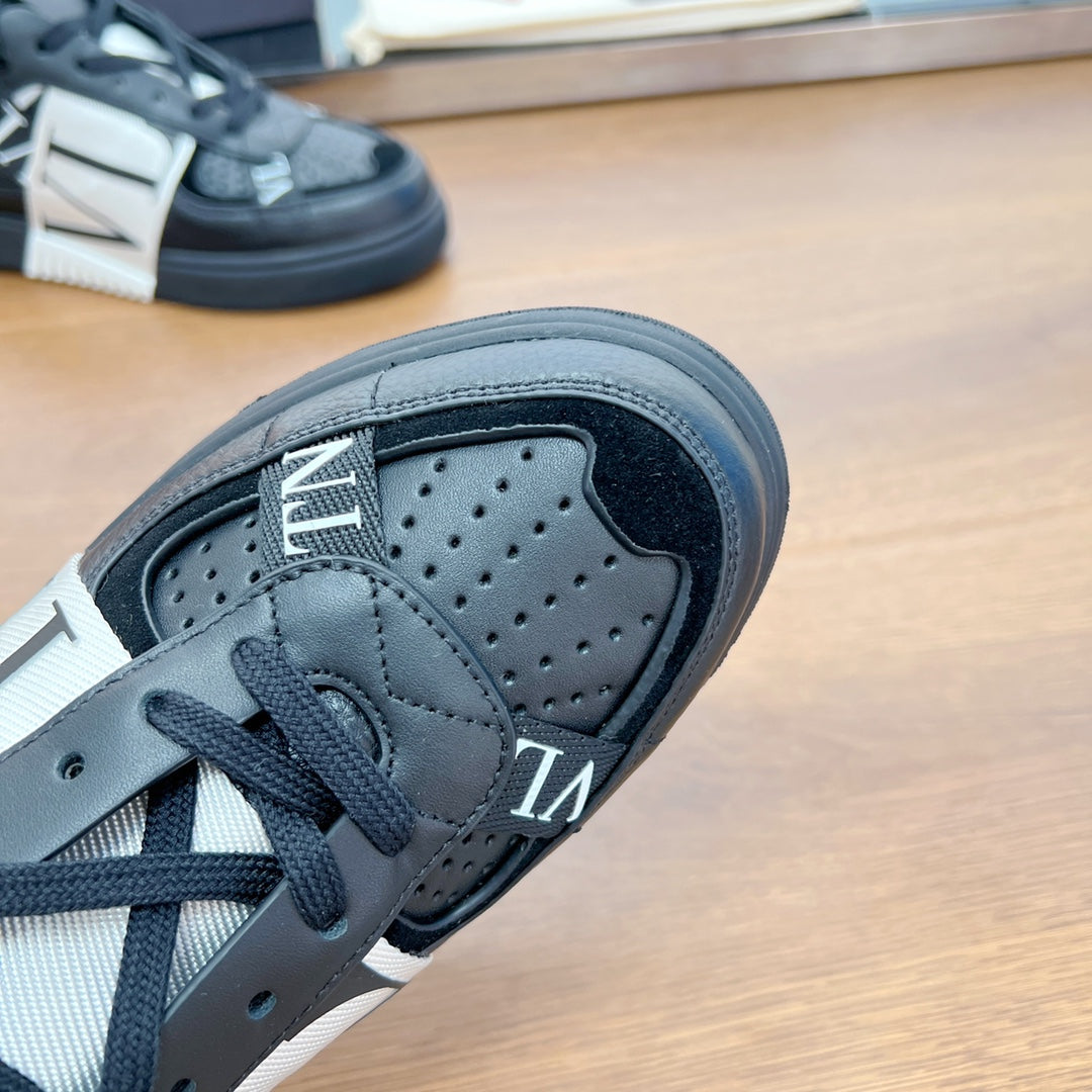 VL7N LOW-TOP BLACK CALFSKIN AND WHITE FABRIC SNEAKER WITH BANDS - 35