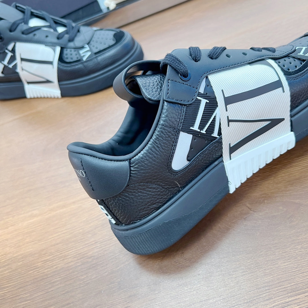 VL7N LOW-TOP BLACK CALFSKIN AND WHITE FABRIC SNEAKER WITH BANDS - 35