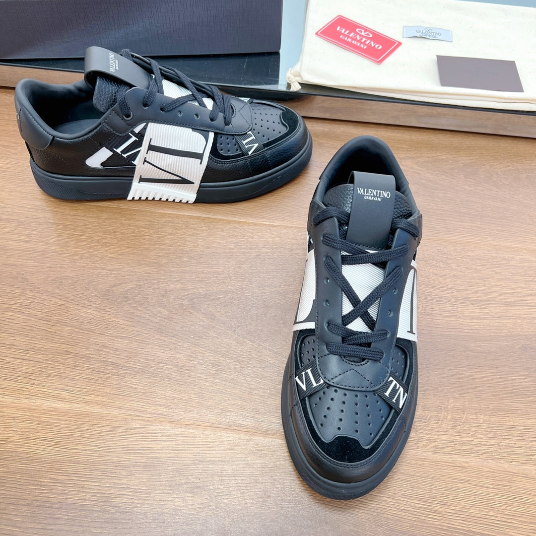 VL7N LOW-TOP BLACK CALFSKIN AND WHITE FABRIC SNEAKER WITH BANDS - 35