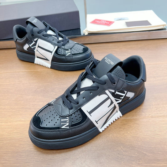 VL7N LOW-TOP BLACK CALFSKIN AND WHITE FABRIC SNEAKER WITH BANDS - 35