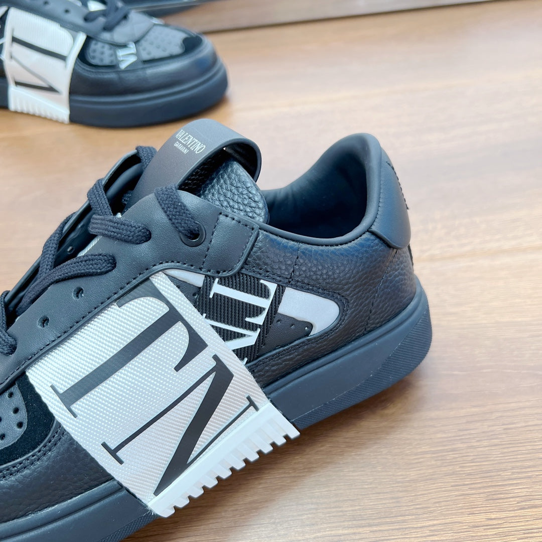 VL7N LOW-TOP BLACK CALFSKIN AND WHITE FABRIC SNEAKER WITH BANDS - 35