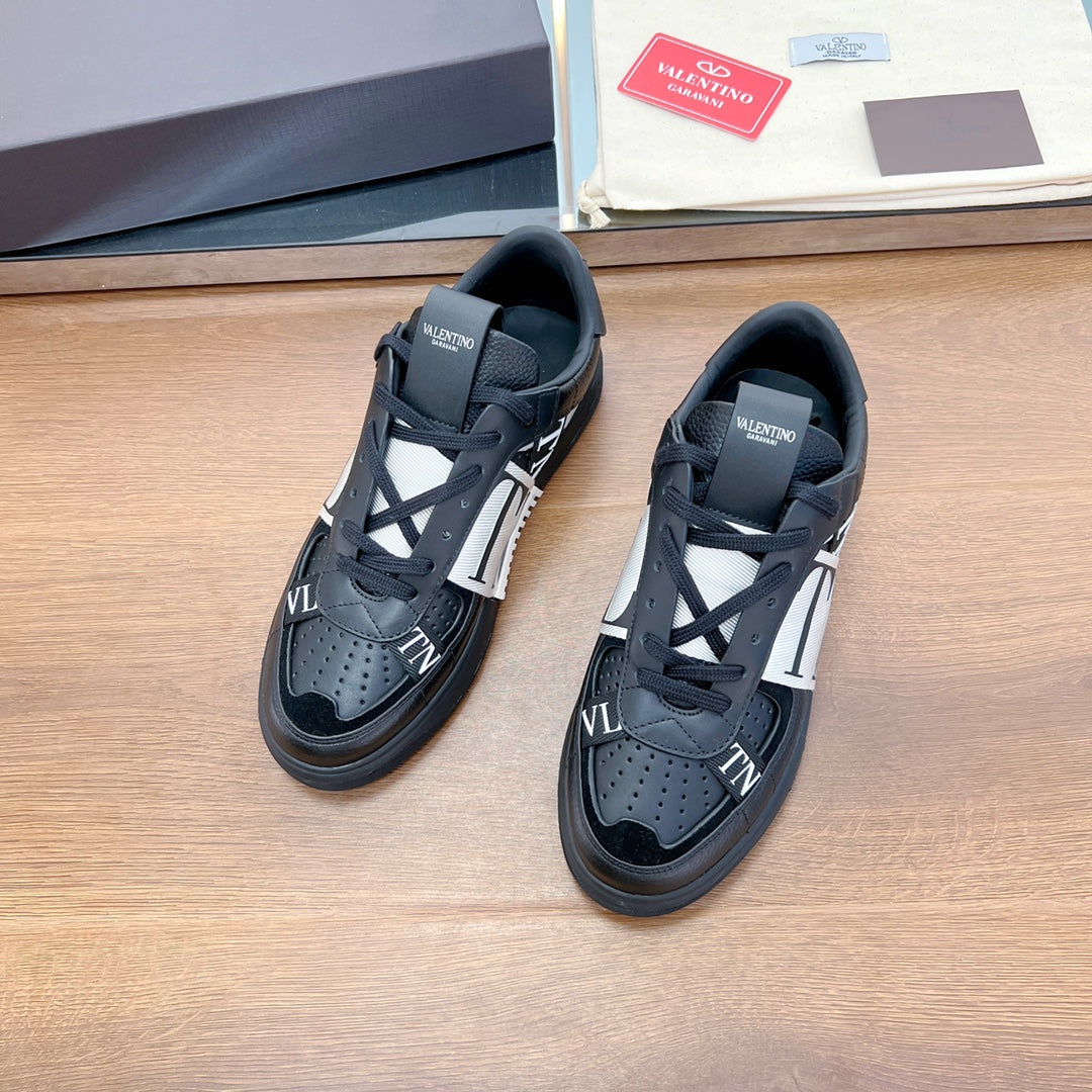 VL7N LOW-TOP BLACK CALFSKIN AND WHITE FABRIC SNEAKER WITH BANDS - 35