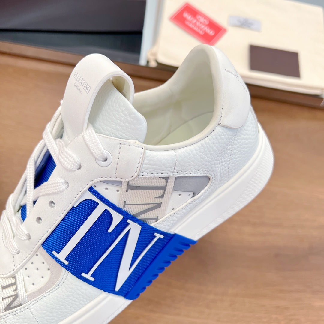 VL7N LOW-TOP WHITE CALFSKIN AND COBALT BLUE FABRIC SNEAKER WITH BANDS - 35