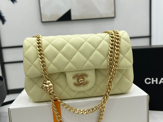 СУМКА CC SMALL 20 FLAP BAG З ТЕЛЯЧОЇ ШКІРИ НЕОНОВО-ЖОВТОГО КОЛЬОРУ З ФУРНІТУРОЮ ЗІ ЗОЛОТА