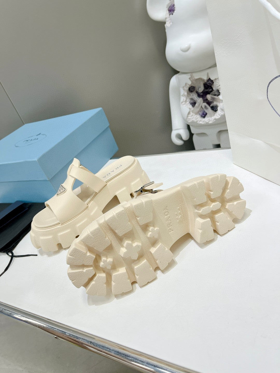 MONOLITH SLIPPER SANDALS IN BEIGE RUBBER - 35