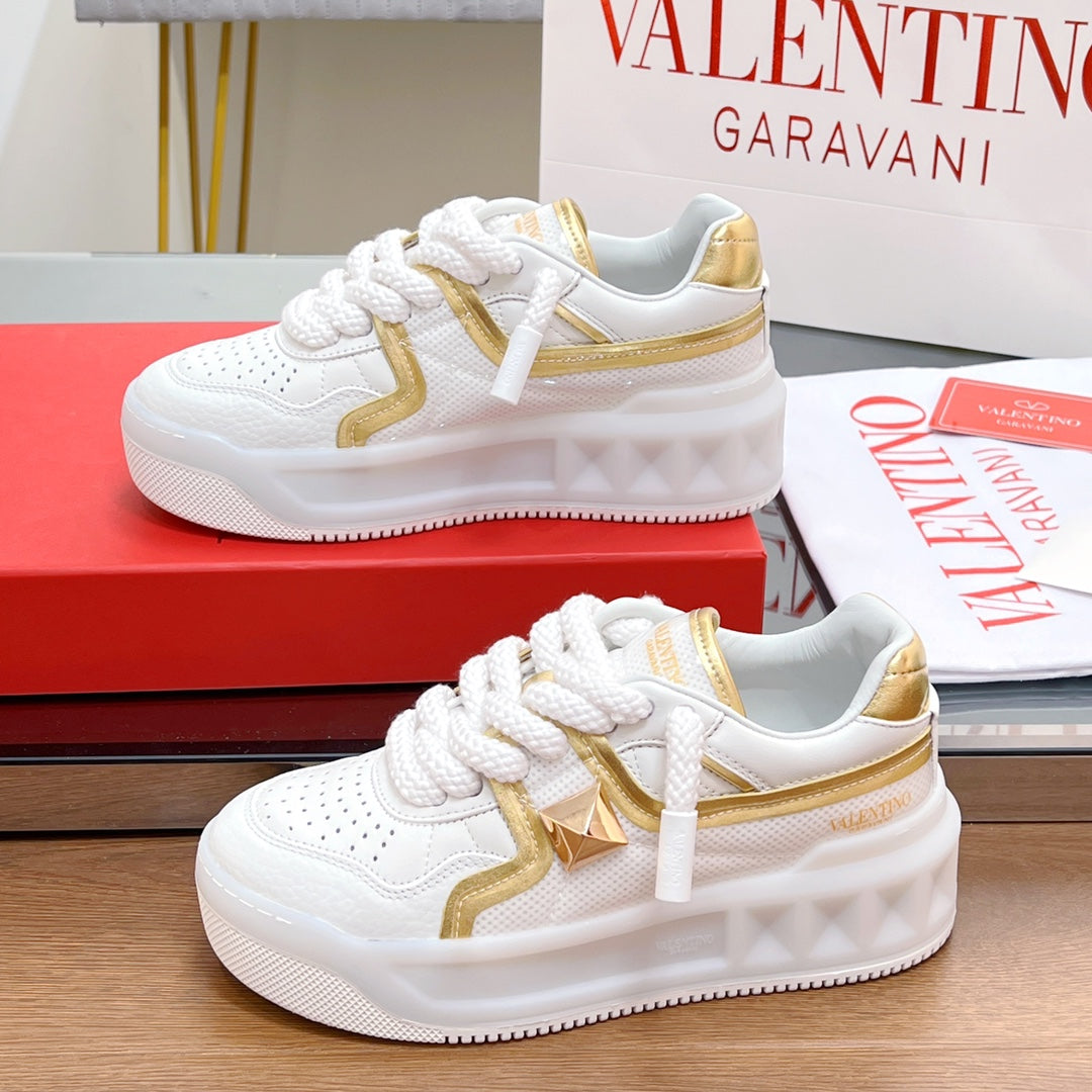 VALENTINO 25S GARAVANI ONE STUD XL PLATFORM SNEAKERS IN GOLD MIX WHITE LAMBSKIN - 35