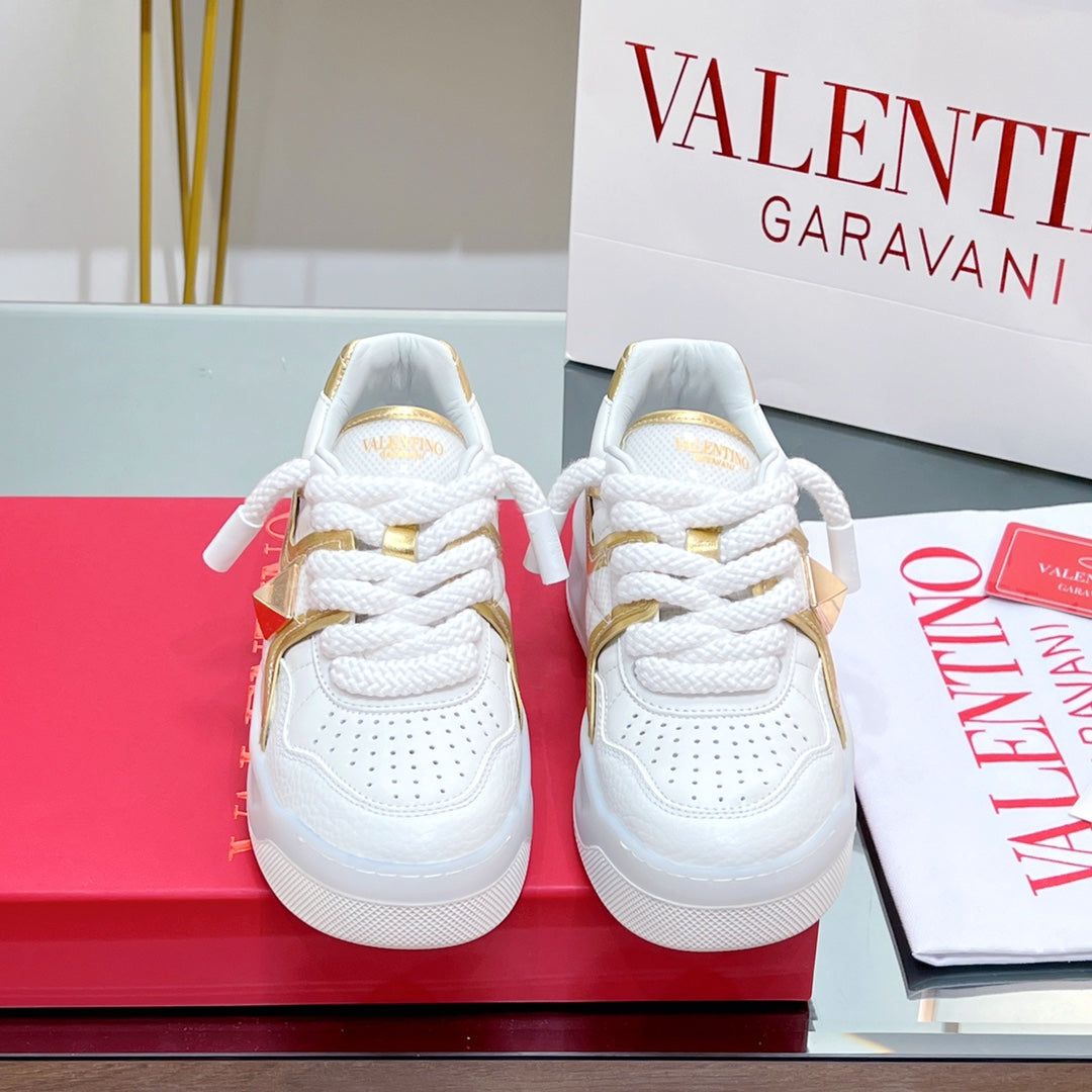 VALENTINO 25S GARAVANI ONE STUD XL PLATFORM SNEAKERS IN GOLD MIX WHITE LAMBSKIN - 35