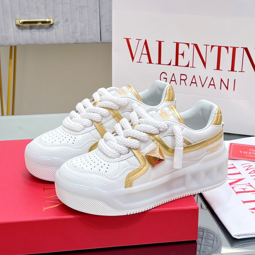 VALENTINO 25S GARAVANI ONE STUD XL PLATFORM SNEAKERS IN GOLD MIX WHITE LAMBSKIN - 35