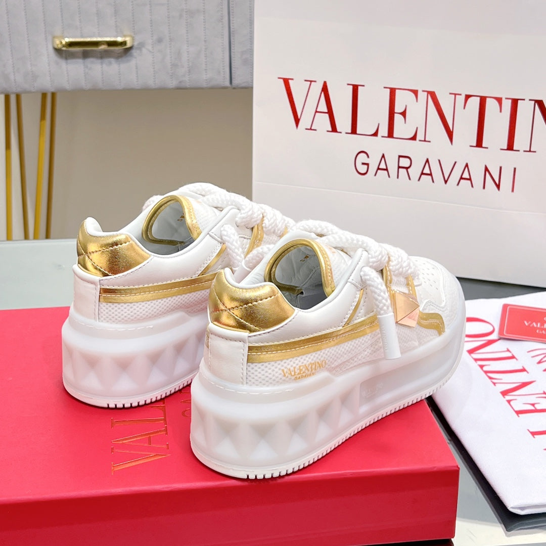 VALENTINO 25S GARAVANI ONE STUD XL PLATFORM SNEAKERS IN GOLD MIX WHITE LAMBSKIN - 35