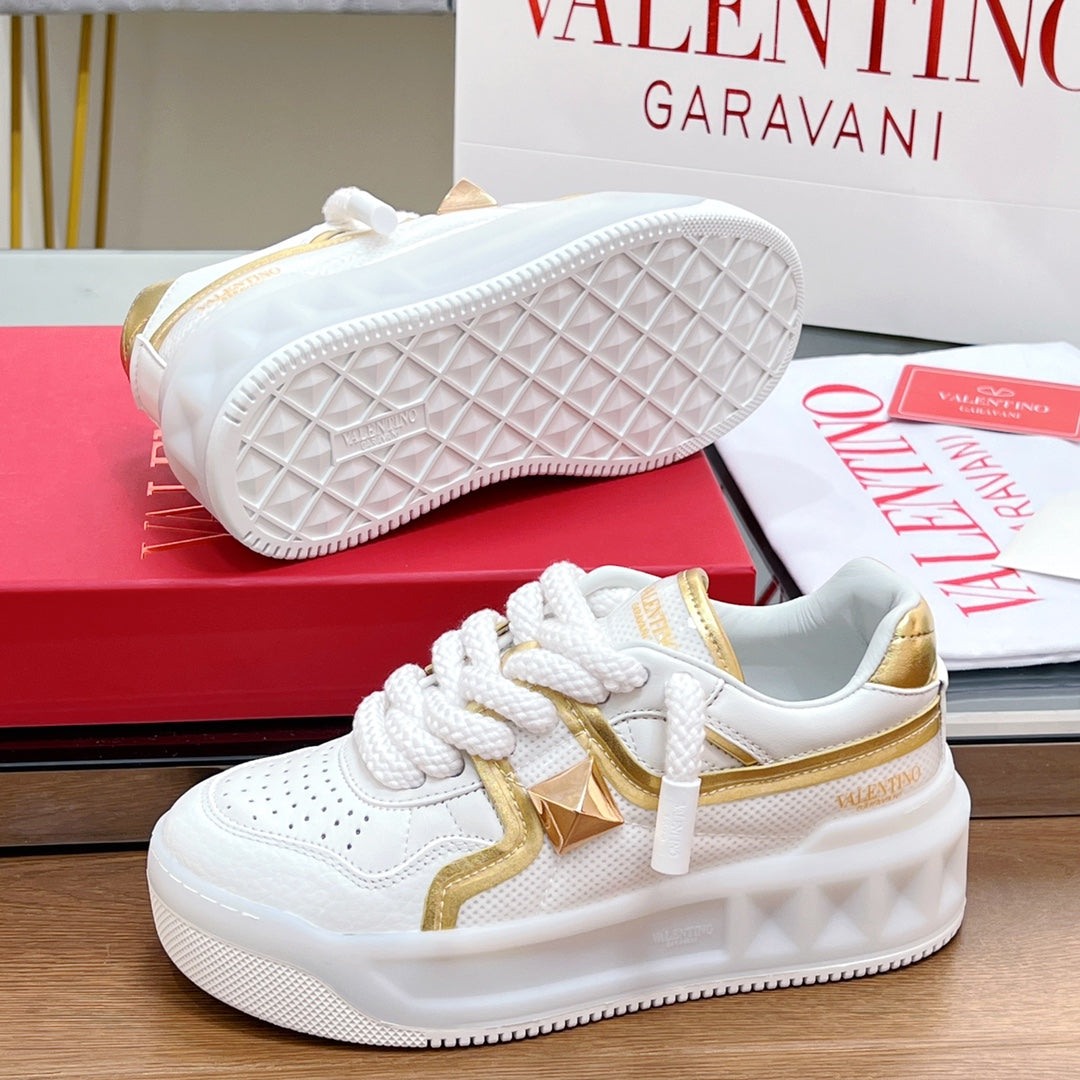 VALENTINO 25S GARAVANI ONE STUD XL PLATFORM SNEAKERS IN GOLD MIX WHITE LAMBSKIN - 35