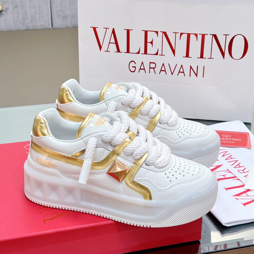 VALENTINO 25S GARAVANI ONE STUD XL PLATFORM SNEAKERS IN GOLD MIX WHITE LAMBSKIN - 35