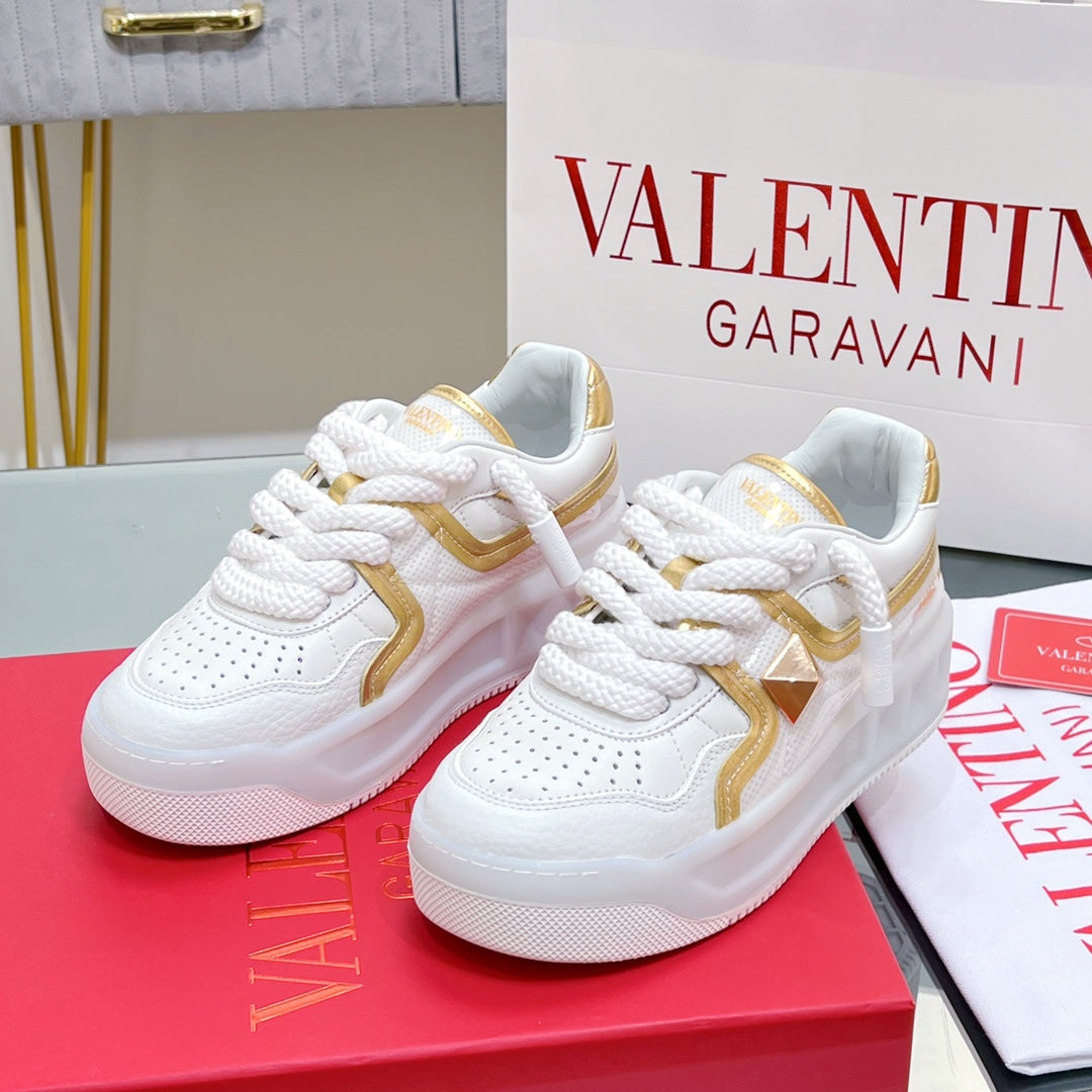 VALENTINO 25S GARAVANI ONE STUD XL PLATFORM SNEAKERS IN GOLD MIX WHITE LAMBSKIN - 35