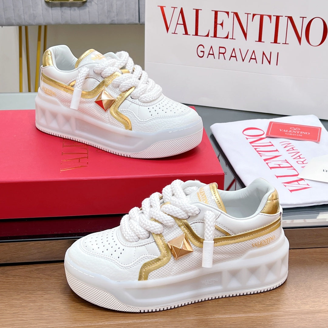 VALENTINO 25S GARAVANI ONE STUD XL PLATFORM SNEAKERS IN GOLD MIX WHITE LAMBSKIN - 35