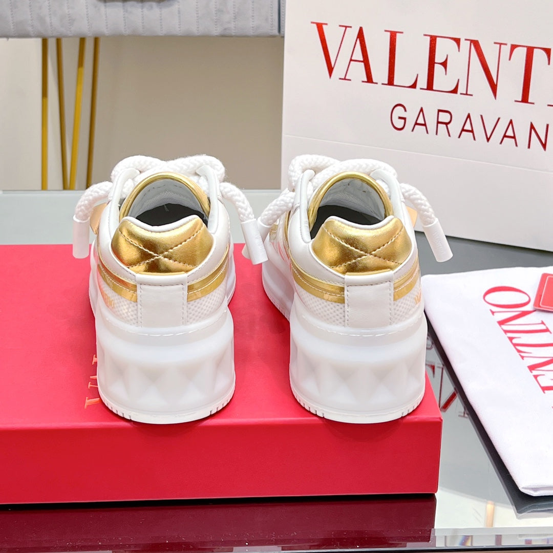 VALENTINO 25S GARAVANI ONE STUD XL PLATFORM SNEAKERS IN GOLD MIX WHITE LAMBSKIN - 35