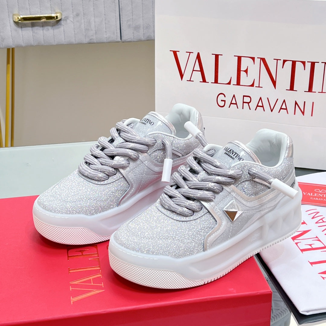 VALENTINO 25S GARAVANI ONE STUD XL PLATFORM SNEAKERS IN SILVER GLITTER FABRIC AND LAMBSKIN - 35