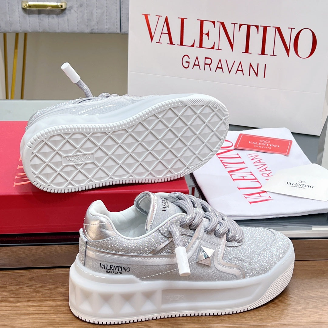 VALENTINO 25S GARAVANI ONE STUD XL PLATFORM SNEAKERS IN SILVER GLITTER FABRIC AND LAMBSKIN - 35