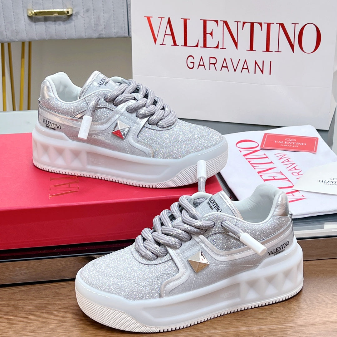 VALENTINO 25S GARAVANI ONE STUD XL PLATFORM SNEAKERS IN SILVER GLITTER FABRIC AND LAMBSKIN - 35