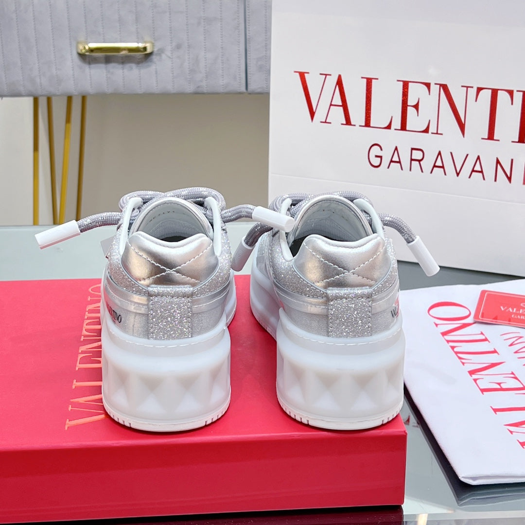 VALENTINO 25S GARAVANI ONE STUD XL PLATFORM SNEAKERS IN SILVER GLITTER FABRIC AND LAMBSKIN - 35