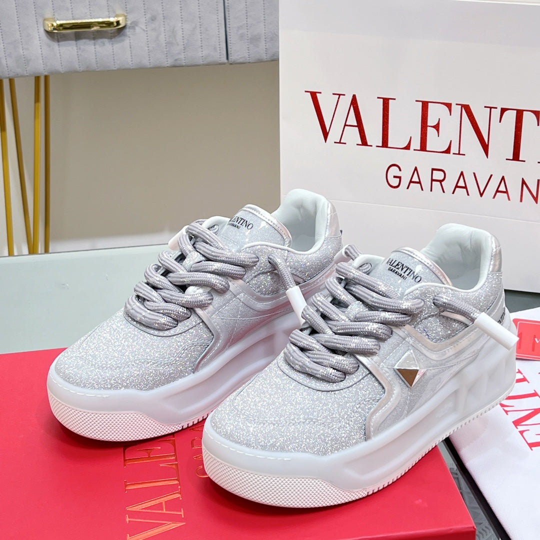 VALENTINO 25S GARAVANI ONE STUD XL PLATFORM SNEAKERS IN SILVER GLITTER FABRIC AND LAMBSKIN - 35