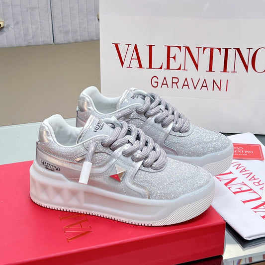 VALENTINO 25S GARAVANI ONE STUD XL PLATFORM SNEAKERS IN SILVER GLITTER FABRIC AND LAMBSKIN - 35