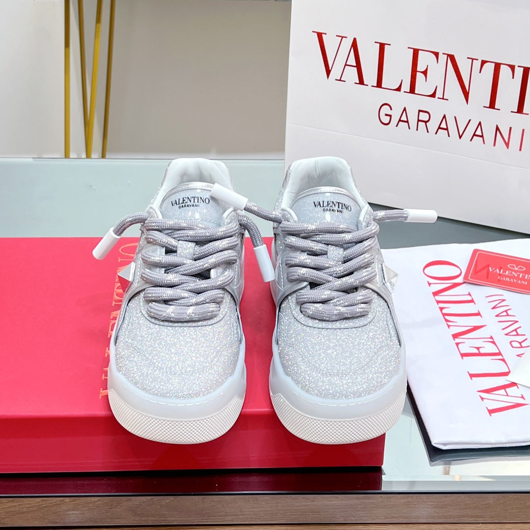 VALENTINO 25S GARAVANI ONE STUD XL PLATFORM SNEAKERS IN SILVER GLITTER FABRIC AND LAMBSKIN - 35