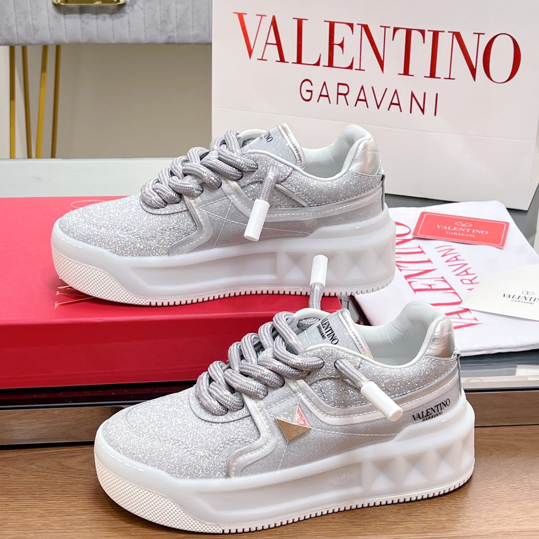 VALENTINO 25S GARAVANI ONE STUD XL PLATFORM SNEAKERS IN SILVER GLITTER FABRIC AND LAMBSKIN - 35