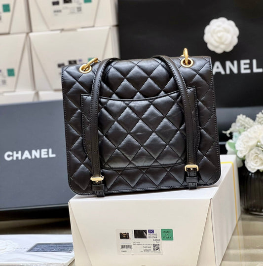 СУМКА CHANEL MEDIUM FLAP BAG 25S РОЗМІРУ 25 З ЧОРНОЇ ТЕЛЯЧОЇ ШКІРИ ІЗ ЗОЛОТОЮ ФУРНІТУРОЮ