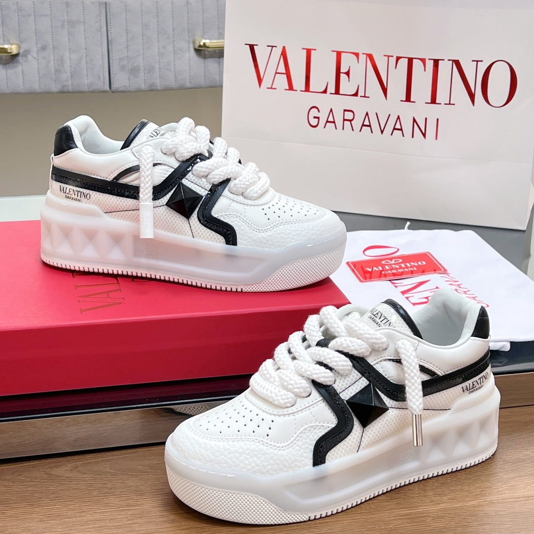 VALENTINO 25S GARAVANI ONE STUD XL PLATFORM SNEAKERS IN WHITE LAMBSKIN AND MESH FABRIC - 35