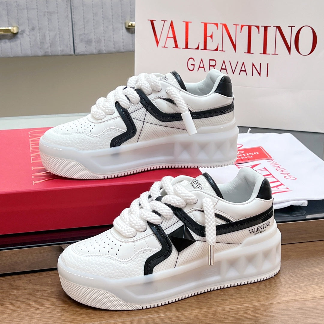 VALENTINO 25S GARAVANI ONE STUD XL PLATFORM SNEAKERS IN WHITE LAMBSKIN AND MESH FABRIC - 35
