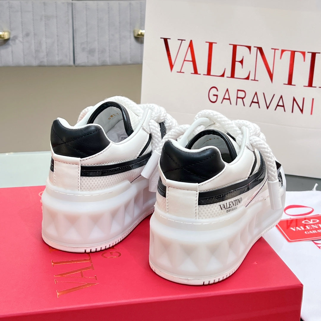 VALENTINO 25S GARAVANI ONE STUD XL PLATFORM SNEAKERS IN WHITE LAMBSKIN AND MESH FABRIC - 35