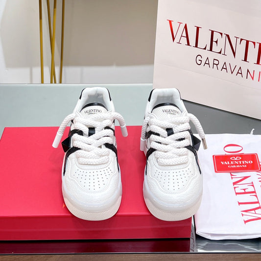 VALENTINO 25S GARAVANI ONE STUD XL PLATFORM SNEAKERS IN WHITE LAMBSKIN AND MESH FABRIC - 35