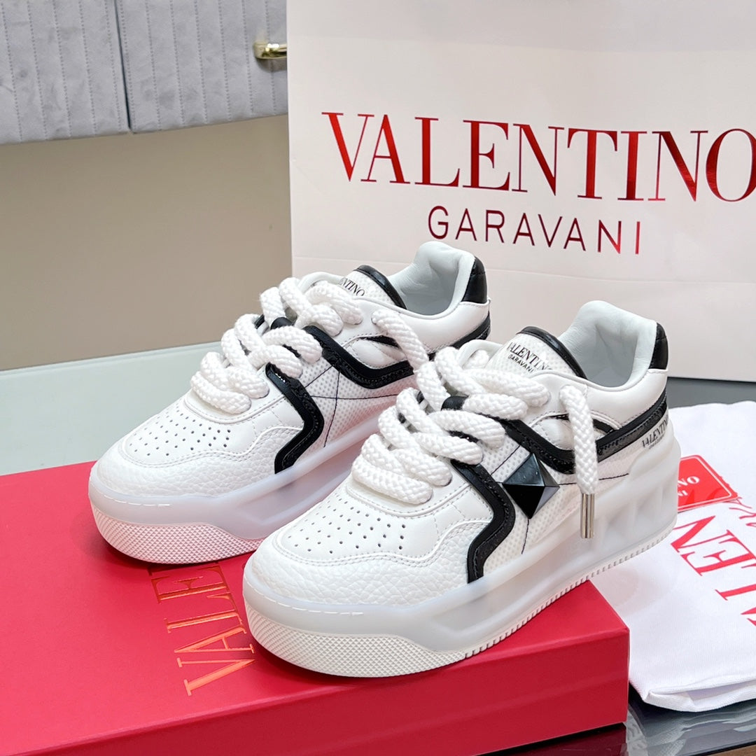 VALENTINO 25S GARAVANI ONE STUD XL PLATFORM SNEAKERS IN WHITE LAMBSKIN AND MESH FABRIC - 35