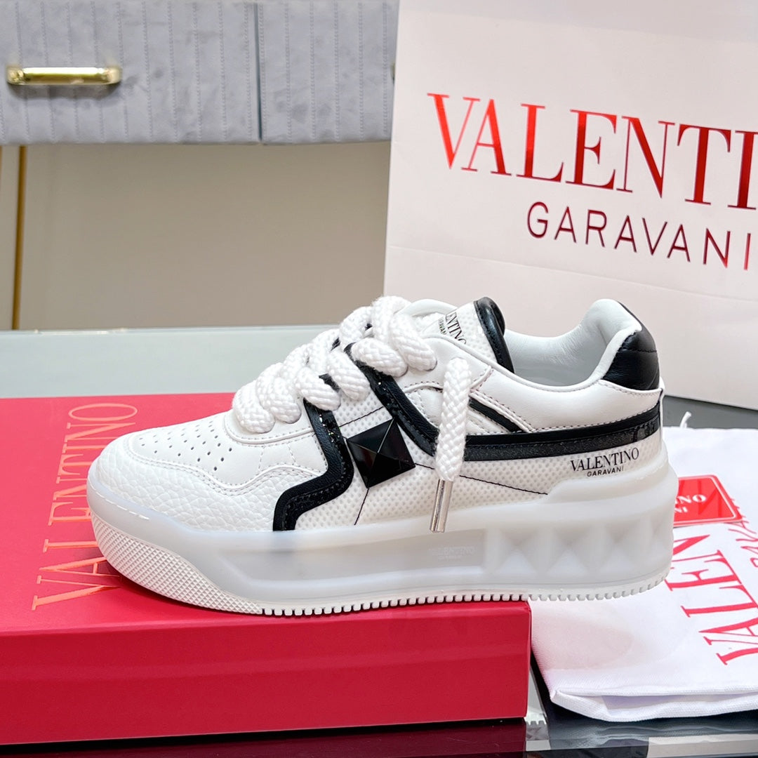 VALENTINO 25S GARAVANI ONE STUD XL PLATFORM SNEAKERS IN WHITE LAMBSKIN AND MESH FABRIC - 35