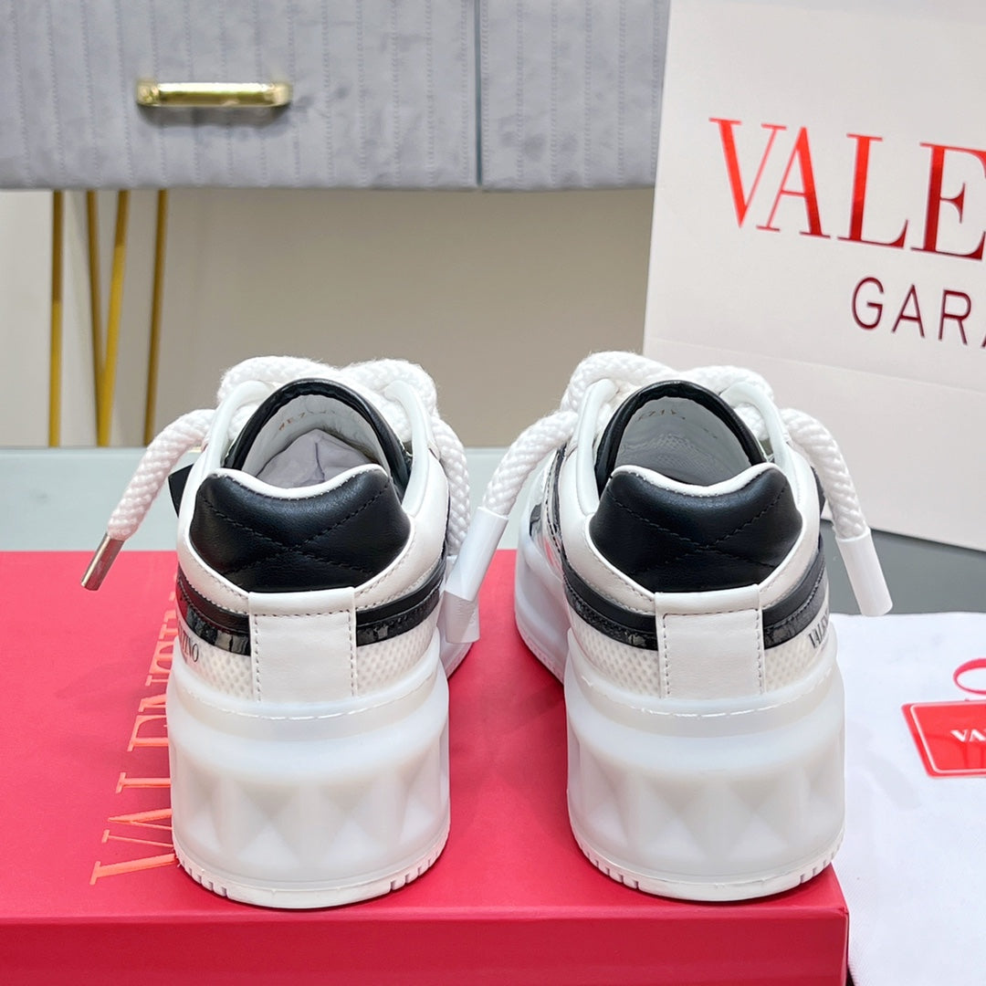 VALENTINO 25S GARAVANI ONE STUD XL PLATFORM SNEAKERS IN WHITE LAMBSKIN AND MESH FABRIC - 35