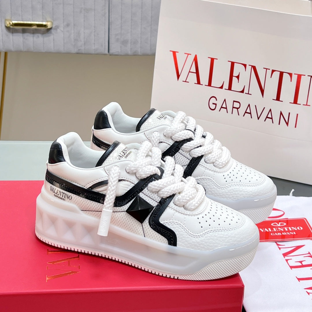 VALENTINO 25S GARAVANI ONE STUD XL PLATFORM SNEAKERS IN WHITE LAMBSKIN AND MESH FABRIC - 35