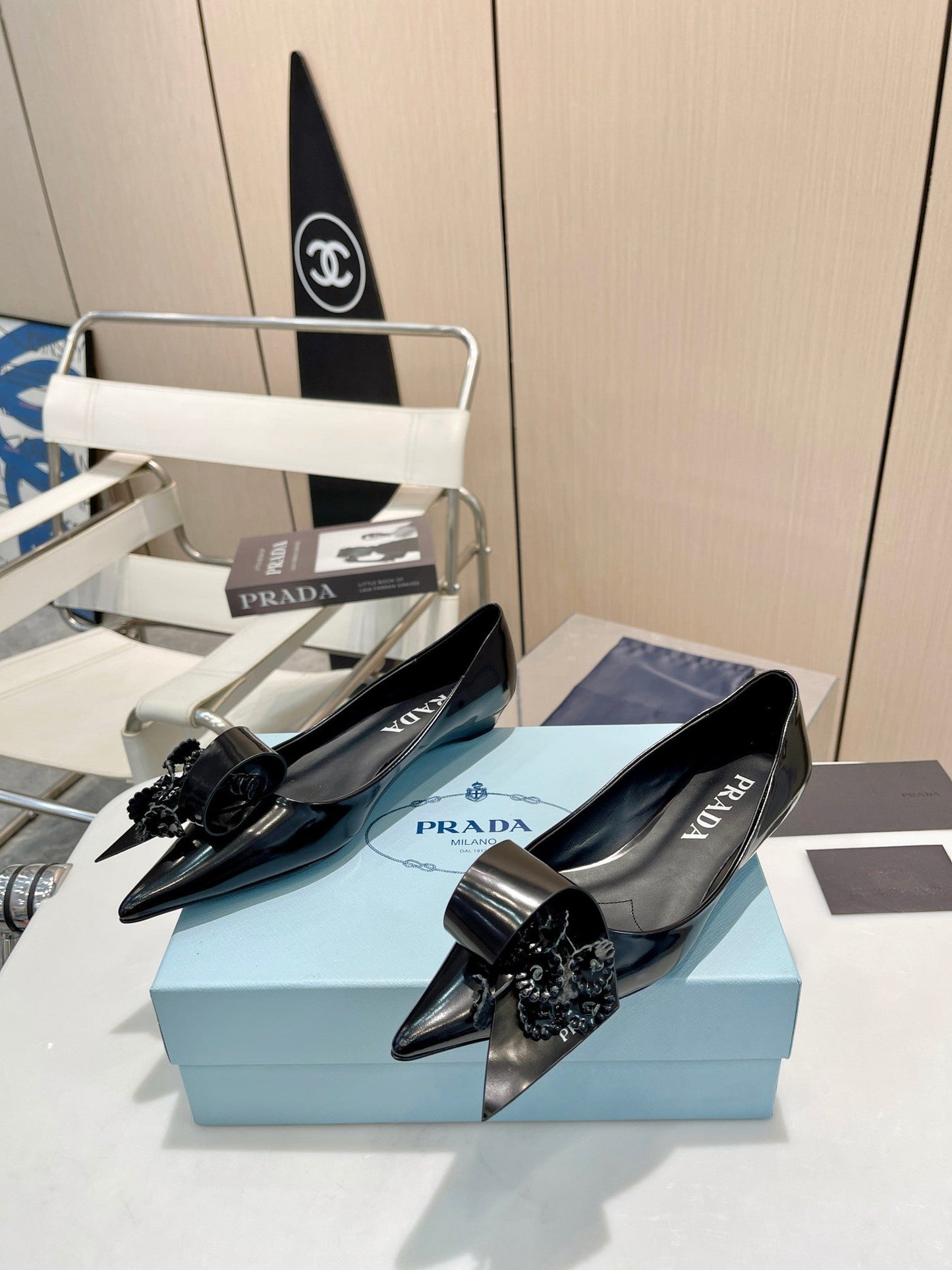BALLET FLATS POINTED TOE IN BLACK SHINY CALFSKIN ATTACHED FLOWERS - 34