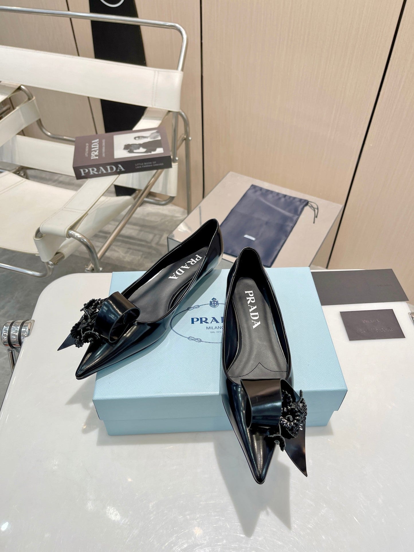 BALLET FLATS POINTED TOE IN BLACK SHINY CALFSKIN ATTACHED FLOWERS - 34