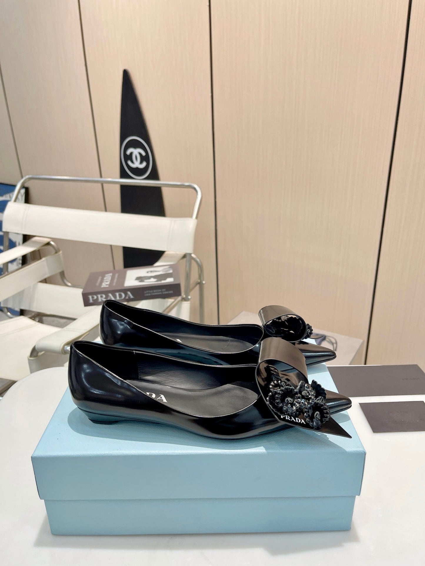 BALLET FLATS POINTED TOE IN BLACK SHINY CALFSKIN ATTACHED FLOWERS - 34