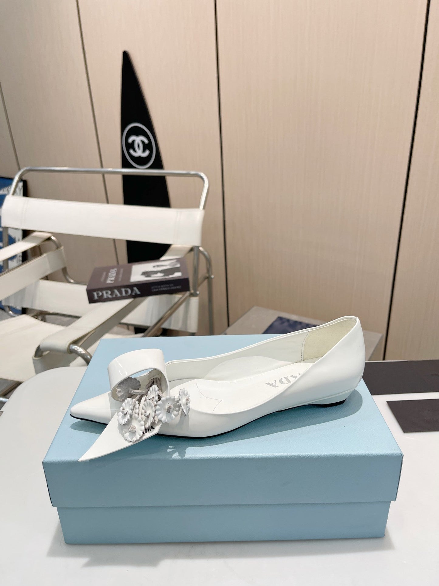 BALLET FLATS POINTED TOE IN WHITE SHINY CALFSKIN ATTACHED FLOWERS - 34