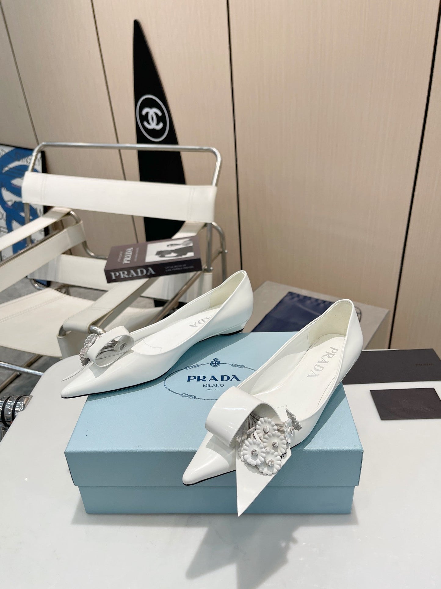 BALLET FLATS POINTED TOE IN WHITE SHINY CALFSKIN ATTACHED FLOWERS - 34