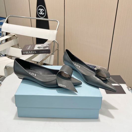 POINTED TOE PUMPS KITTEN HEEL IN GRAY GLOSSY LAMBSKIN WITH BOW - 34