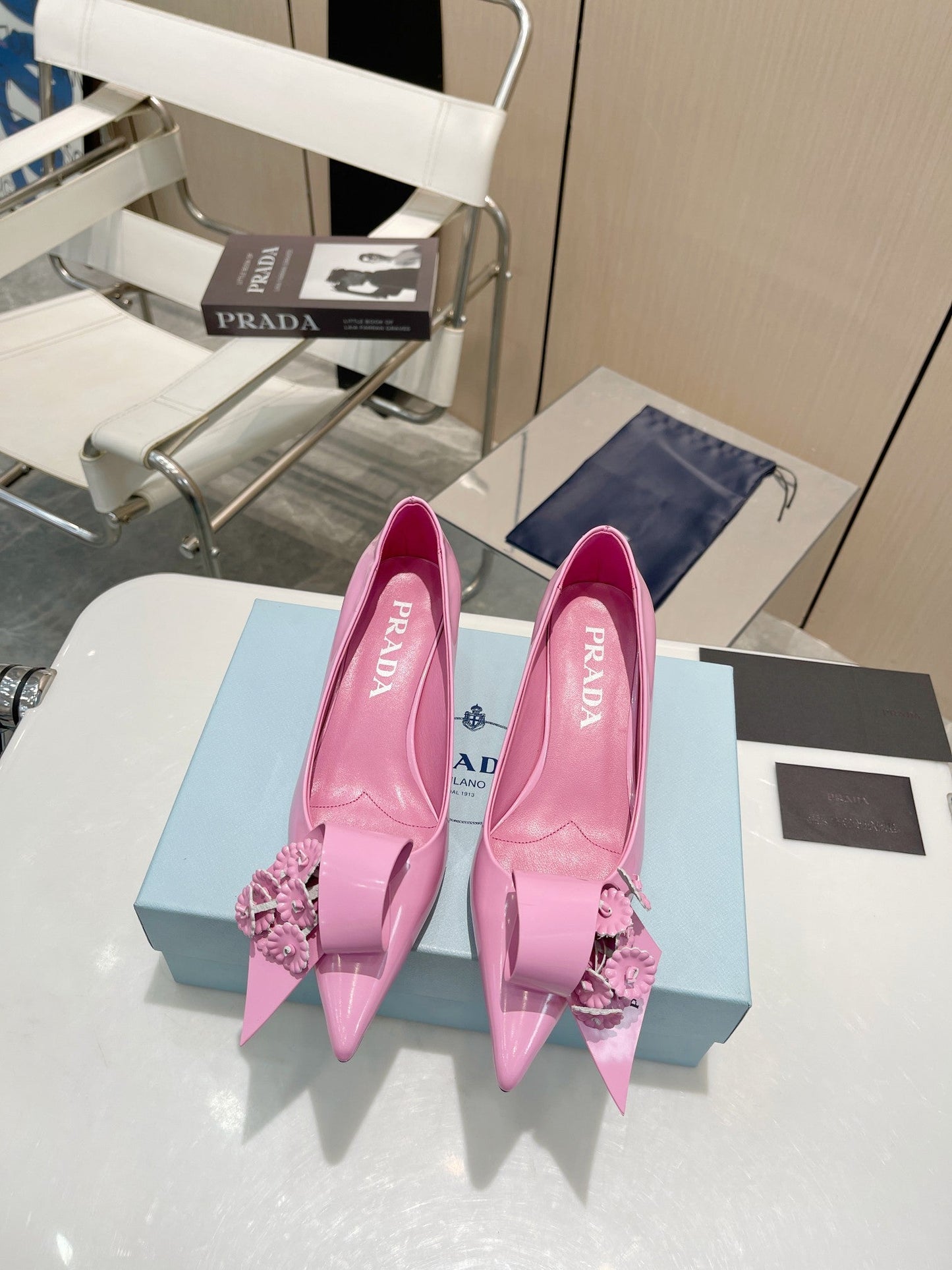 MEDIUM HEEL PUMPS IN PINK PATENT CALFSKIN ATTACHED CREATIVE FLOWERS - 34