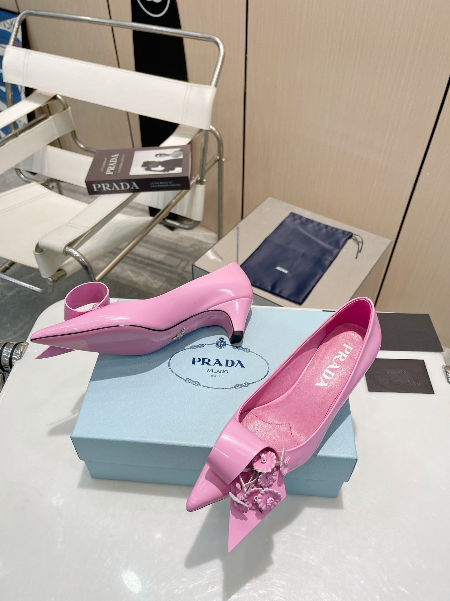 MEDIUM HEEL PUMPS IN PINK PATENT CALFSKIN ATTACHED CREATIVE FLOWERS - 34