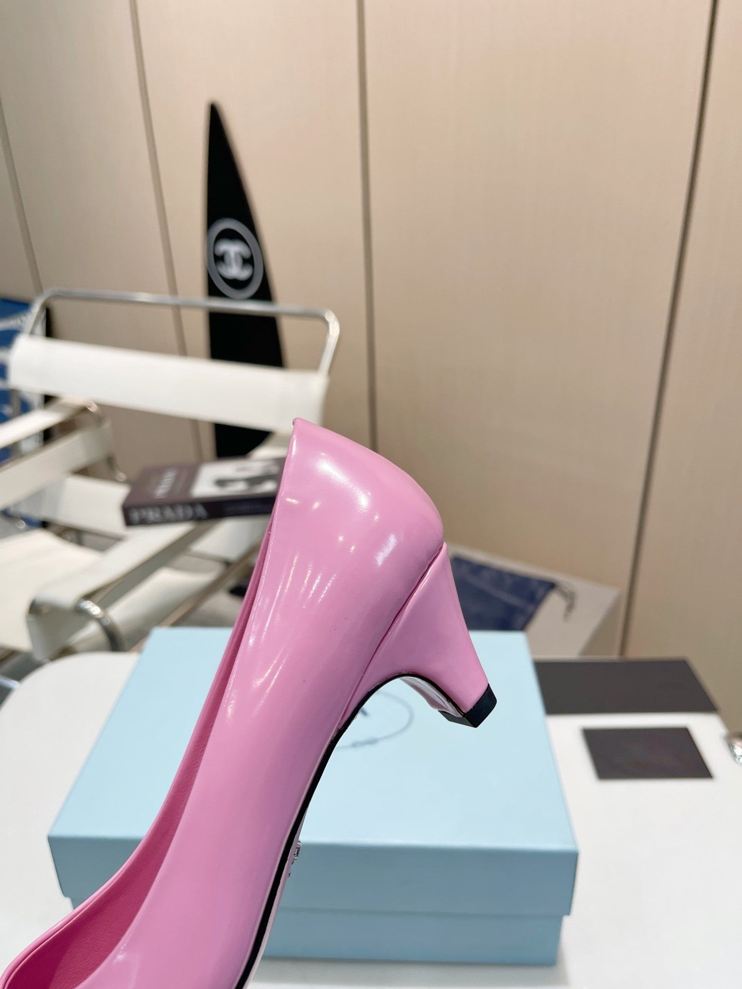 MEDIUM HEEL PUMPS IN PINK PATENT CALFSKIN ATTACHED CREATIVE FLOWERS - 34