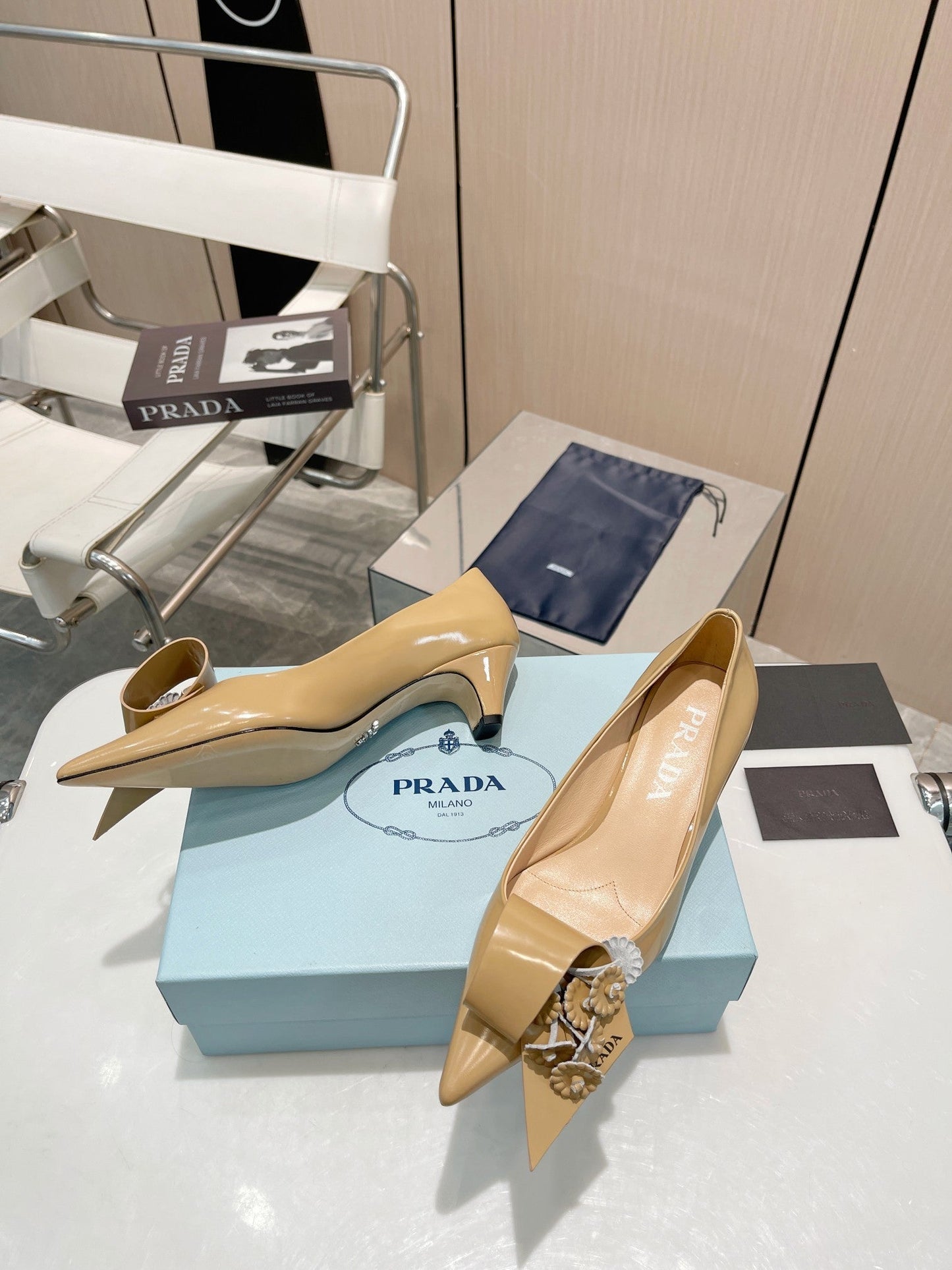 MEDIUM HEEL PUMPS IN TORTILLA BROWN PATENT CALFSKIN ATTACHED CREATIVE FLOWERS - 34
