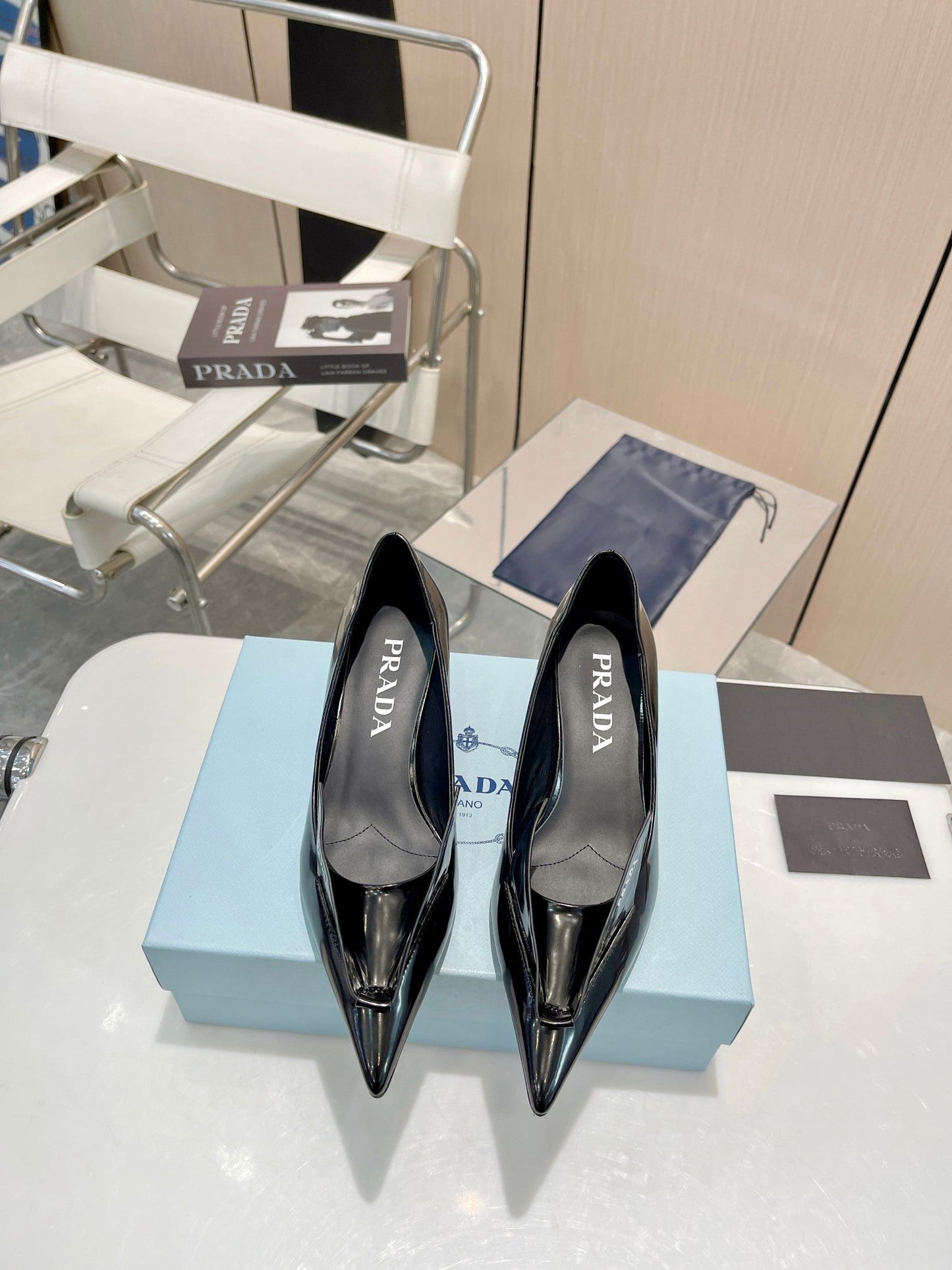 KITTEN HEEL PUMPS WITH CREATIVE SHAPE IN BLACK GLOSSY LAMBSKIN - 34