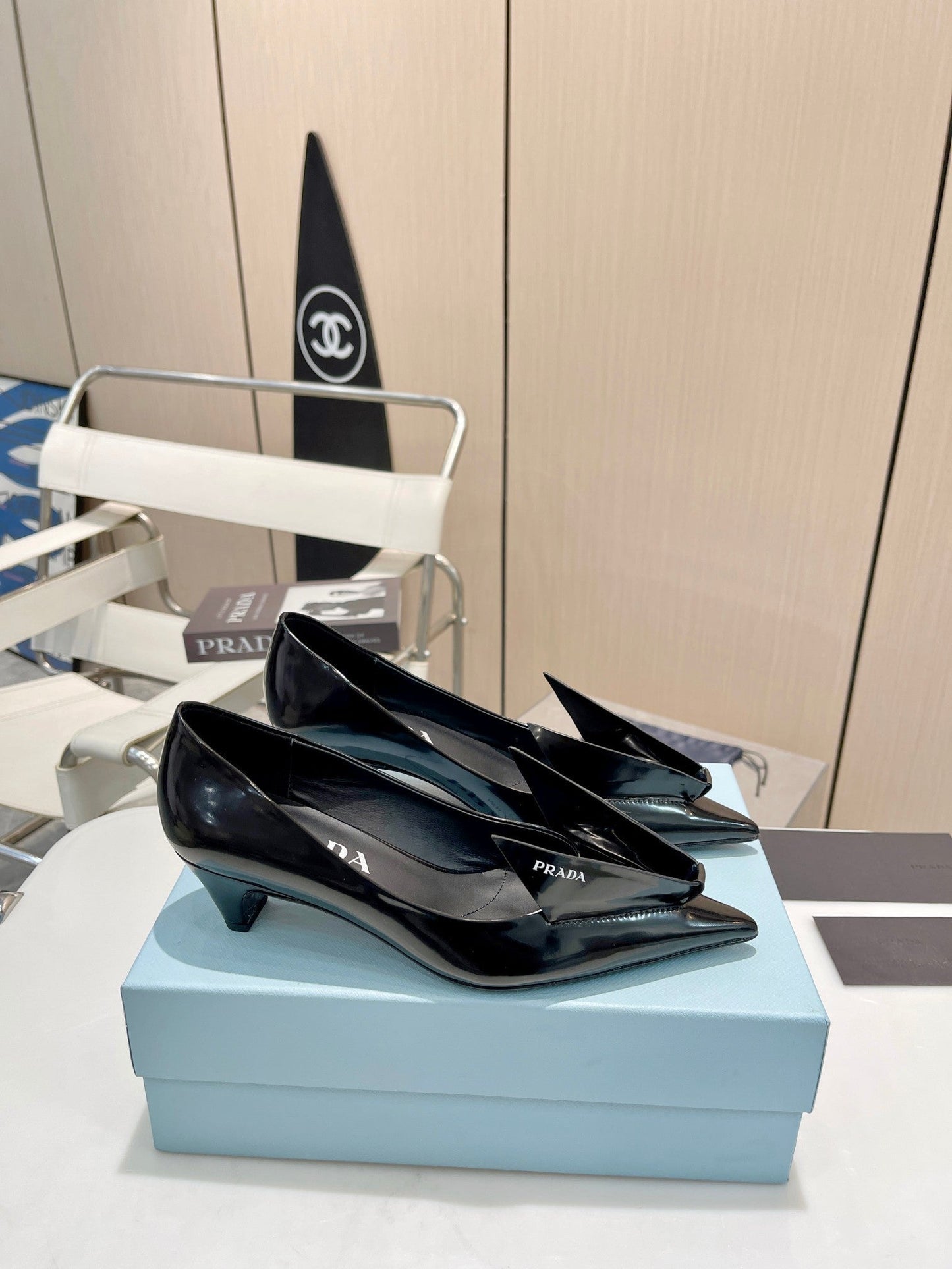 KITTEN HEEL PUMPS WITH CREATIVE SHAPE IN BLACK GLOSSY LAMBSKIN - 34