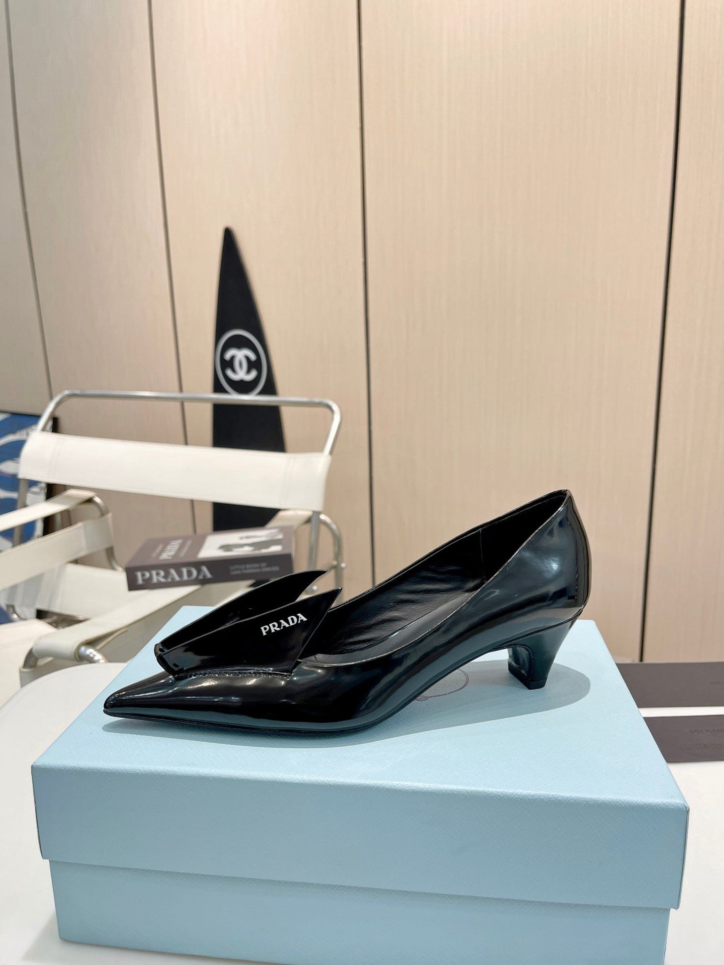 KITTEN HEEL PUMPS WITH CREATIVE SHAPE IN BLACK GLOSSY LAMBSKIN - 34