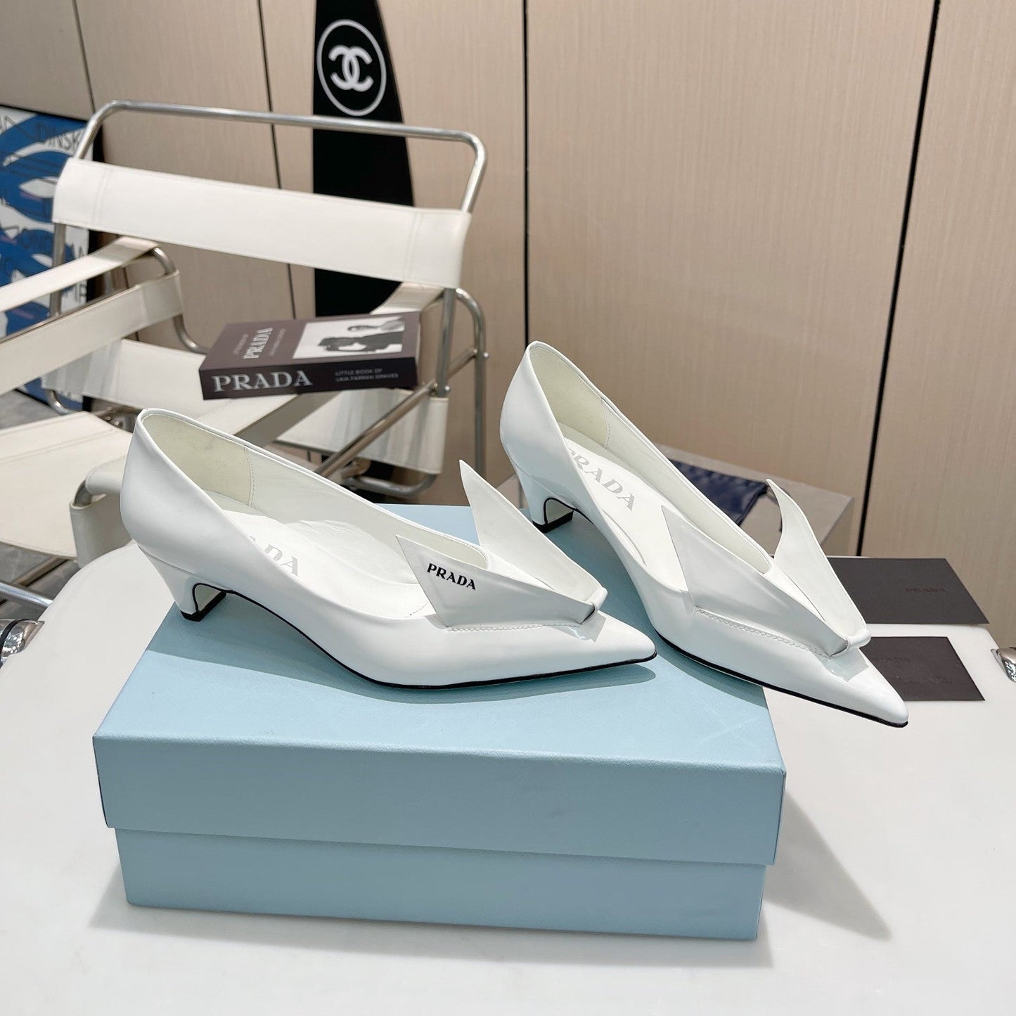 KITTEN HEEL PUMPS WITH CREATIVE SHAPE IN WHITE GLOSSY LAMBSKIN - 34